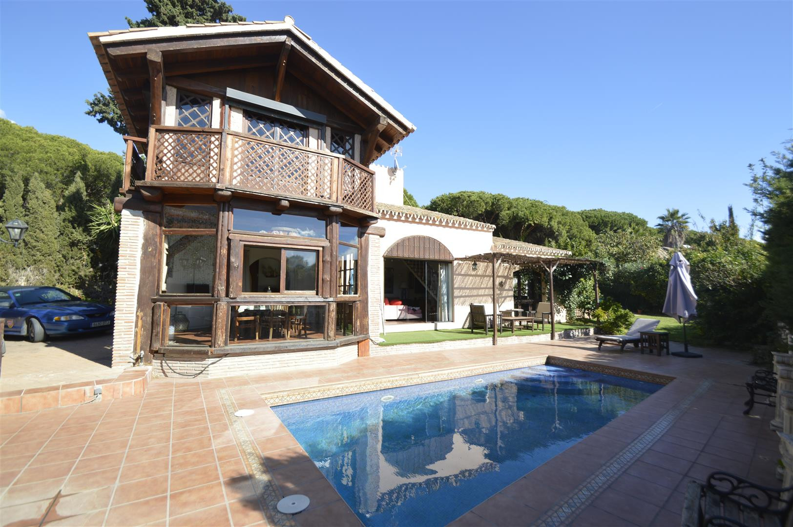 Villa in Artola