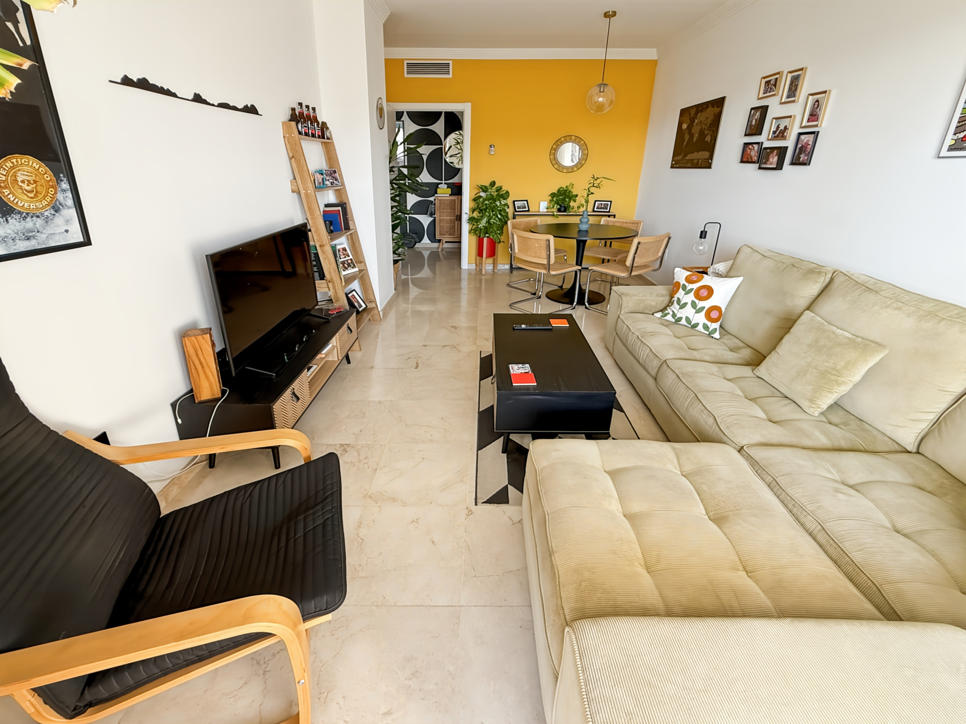 2 Bedroom Apartment in Benalmádena - Photo 14