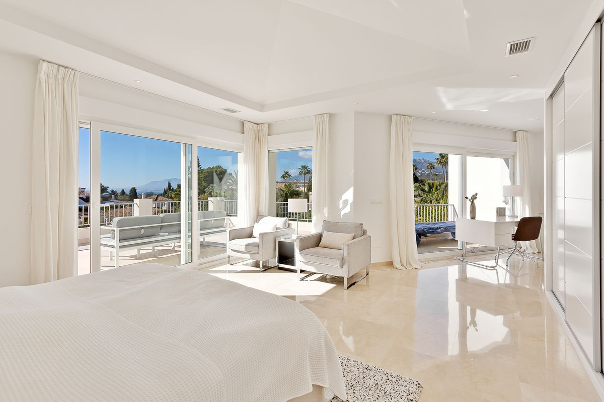 4 Bedroom Villa in Marbella - Photo 30