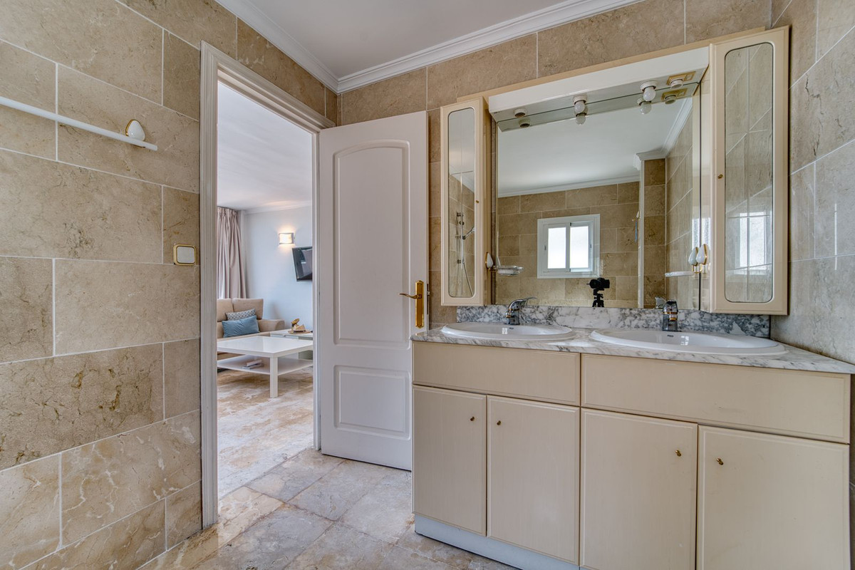 Apartamento com 4 quartos com piscina em Málaga, Espanha – Foto 16