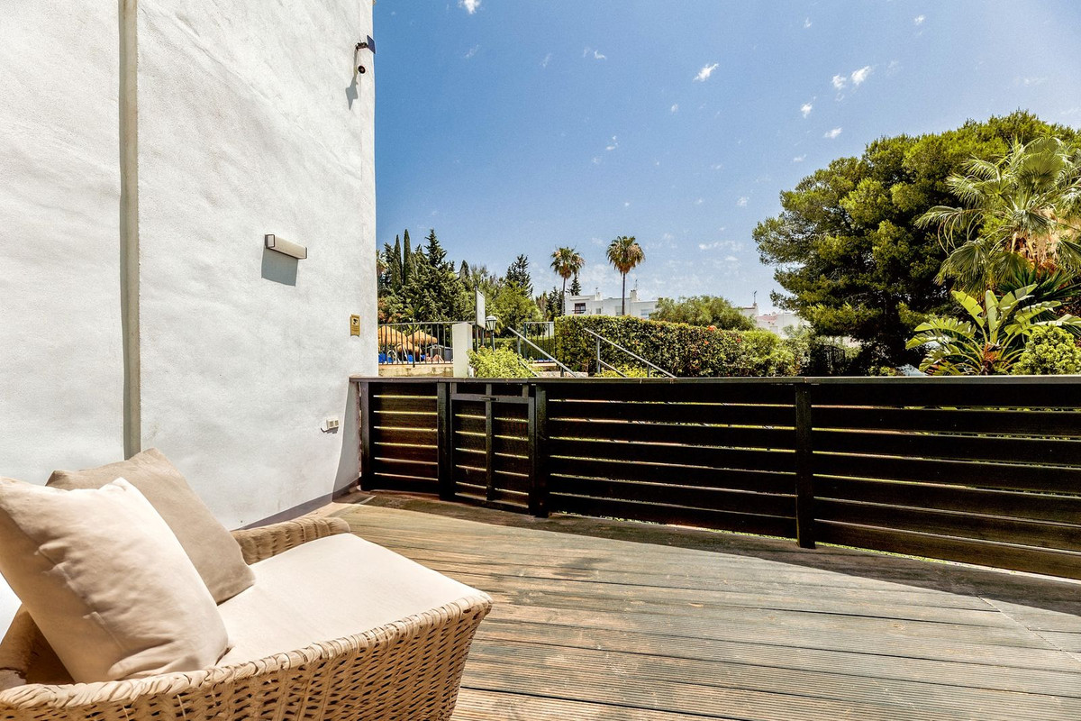 4 Bedroom Townhouse in Marbella - Photo 12
