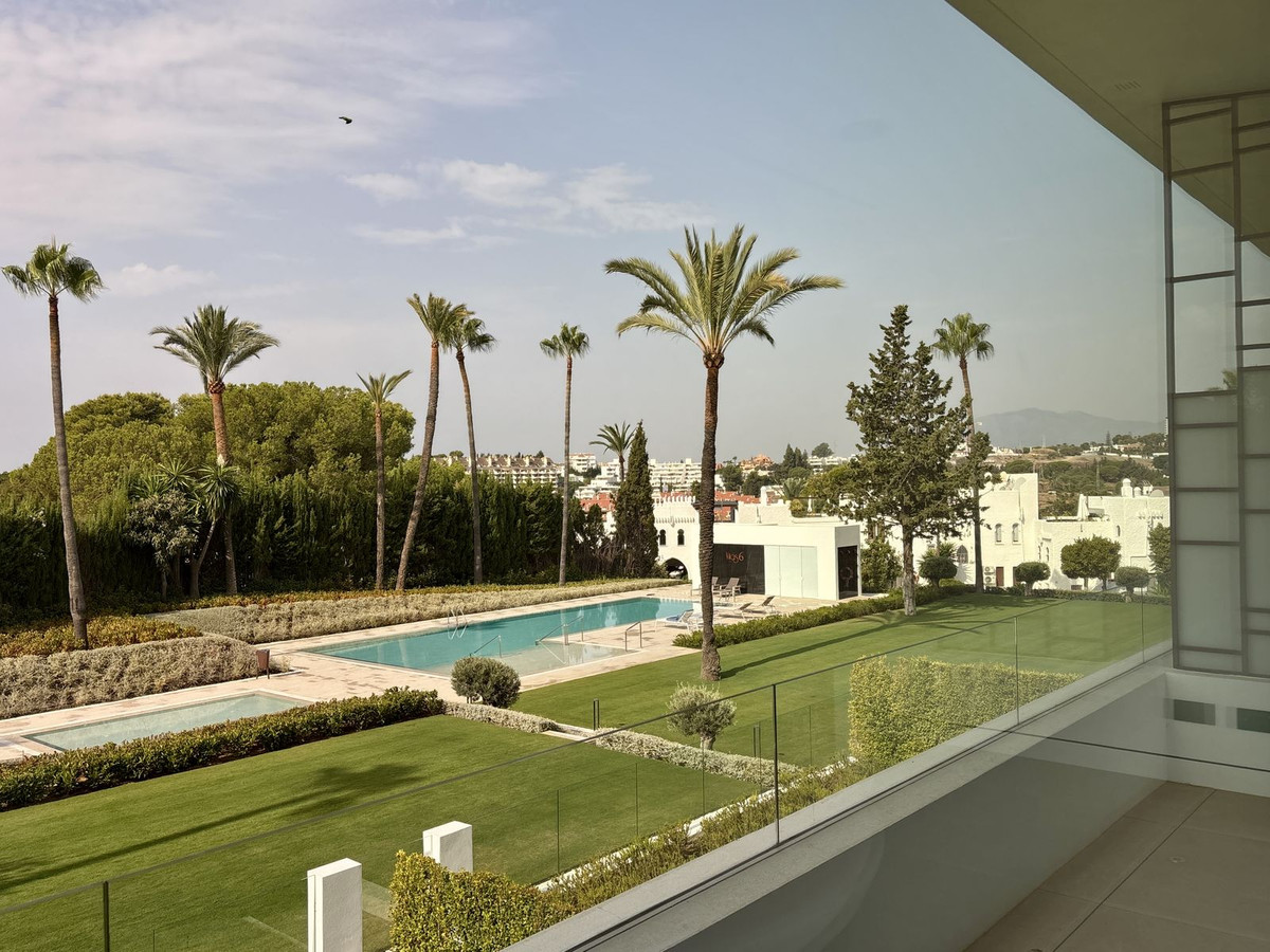 4 Bedroom Villa in Marbella - Photo 18