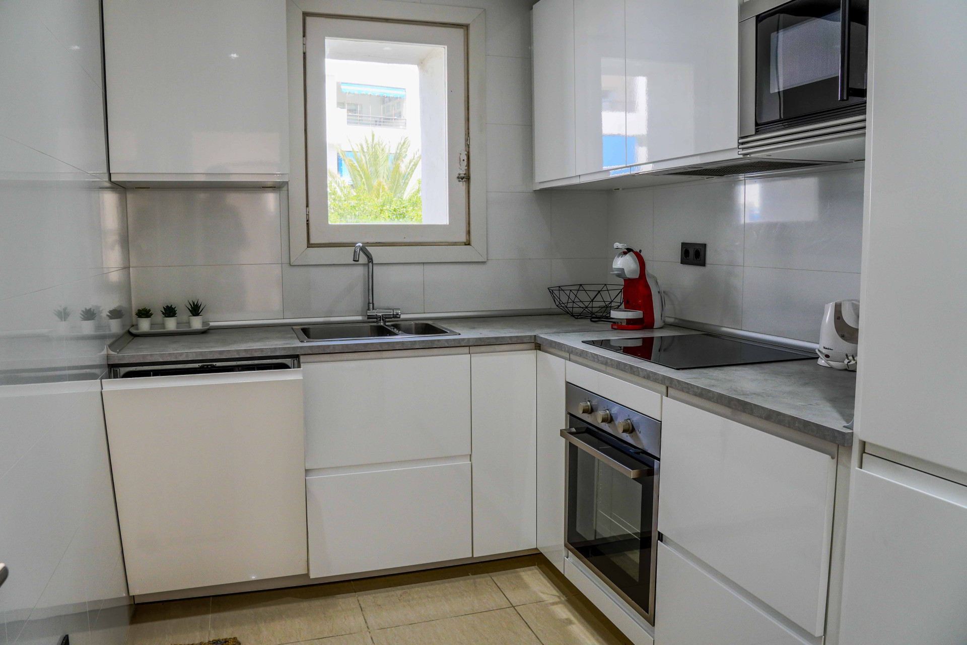 2 Bedroom Apartment in Marbella - Photo 4