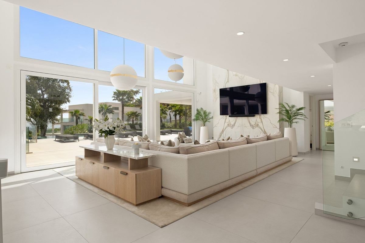 4 Bedroom Villa in Marbella - Photo 16