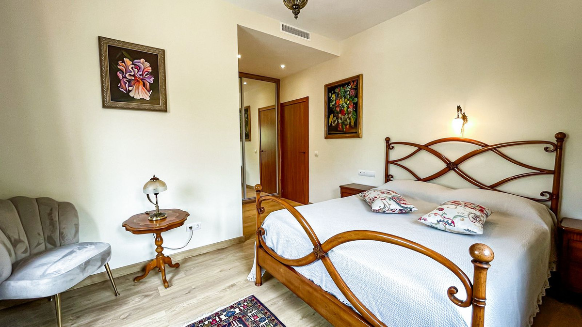 6 Bedroom Villa in Marbella - Photo 20
