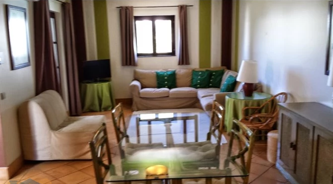 Piso de 2 dormitorios con piscina – Foto 2