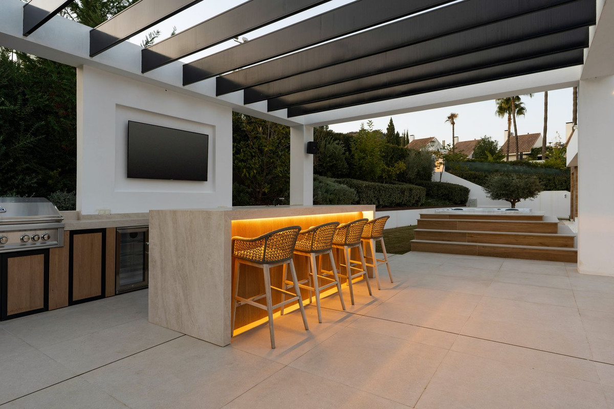 6 Bedroom Villa in Marbella - Photo 24