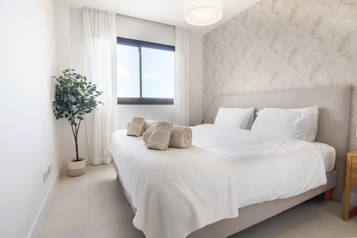 4 Bedroom Apartment in Benalmádena - Photo 16