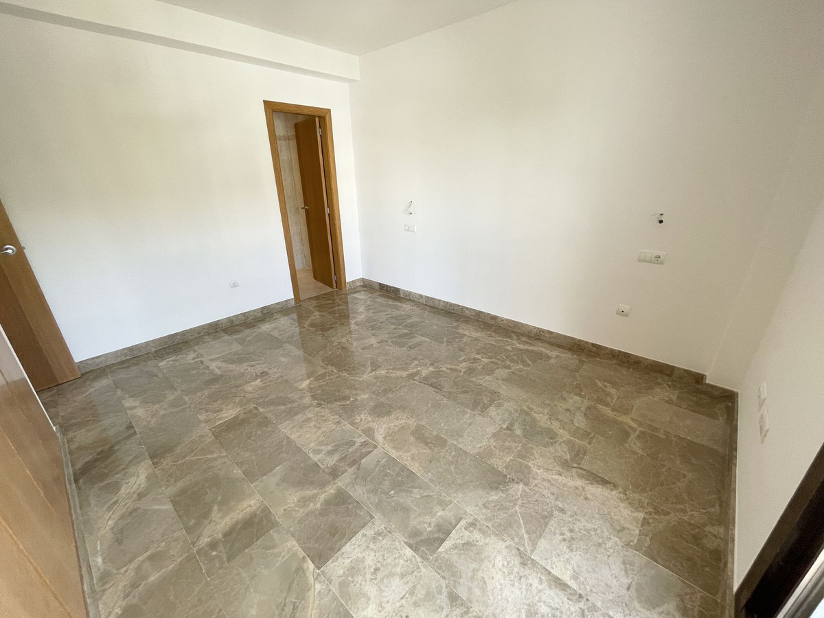 3 Bedroom Apartment in Estepona - Foto 11