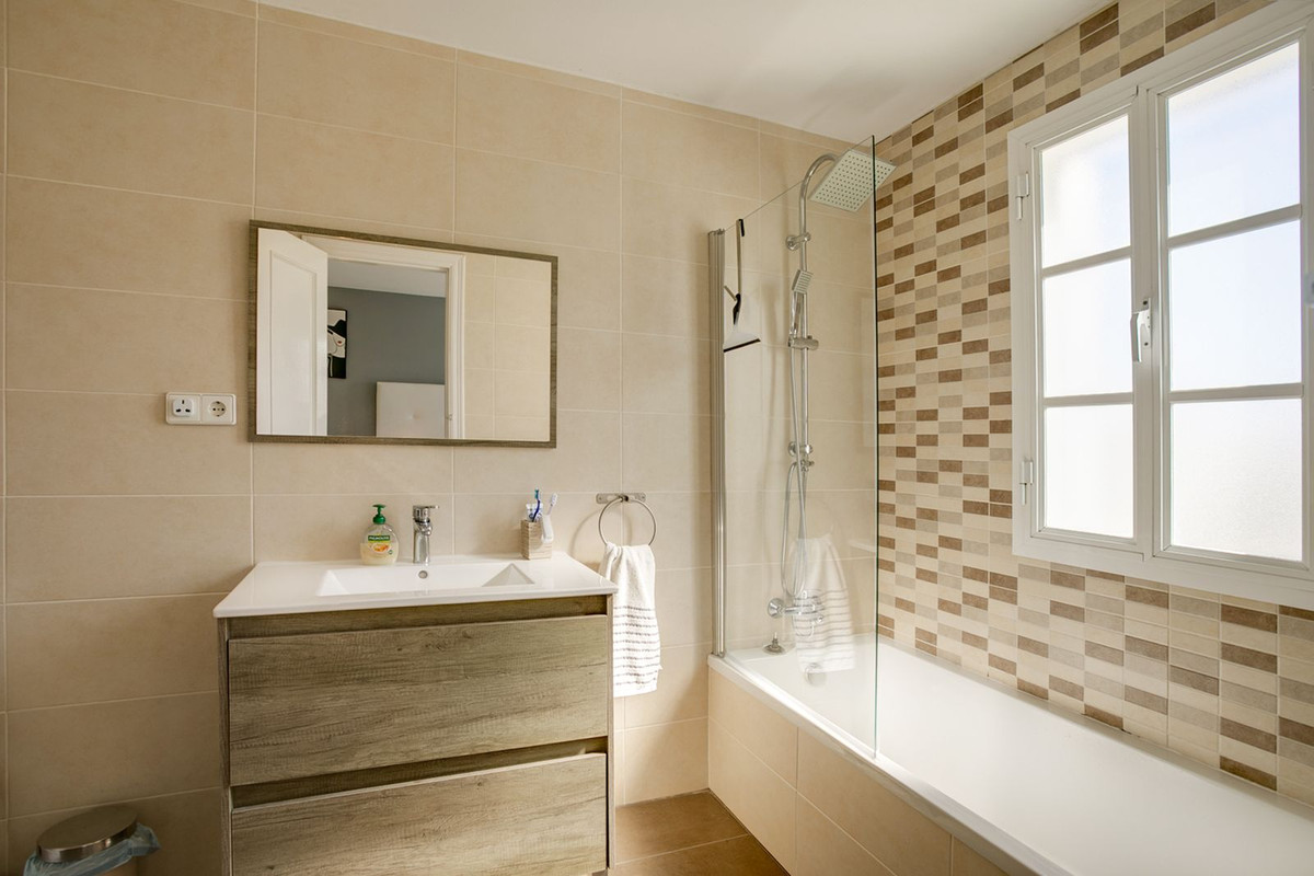 3 Bedroom Townhouse in Estepona - Photo 11