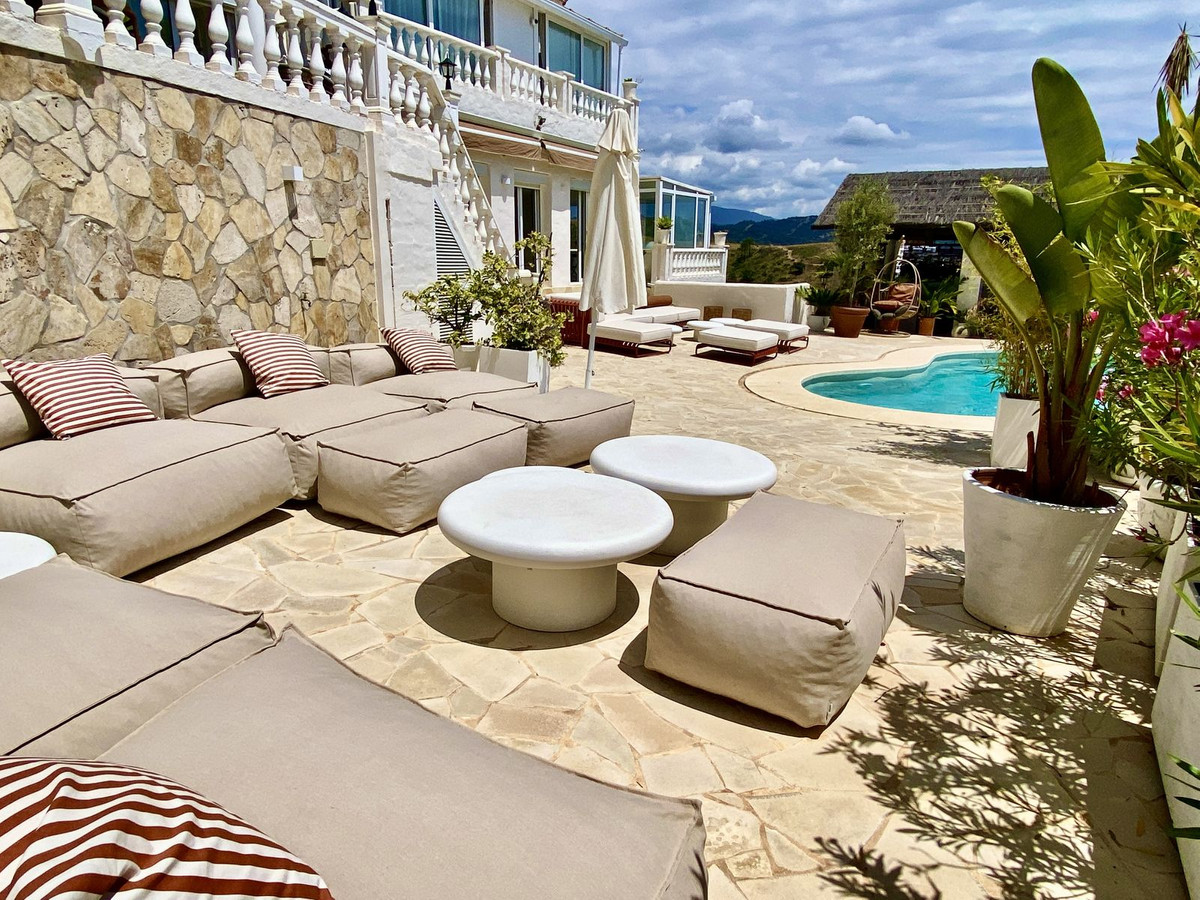 4 Bedroom Villa in Estepona - Photo 14