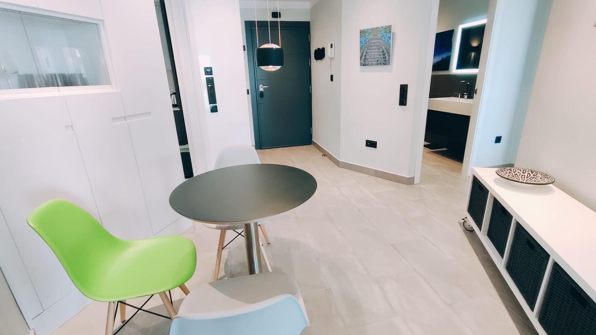 1 Bedroom Apartment in Fuengirola - Photo 2
