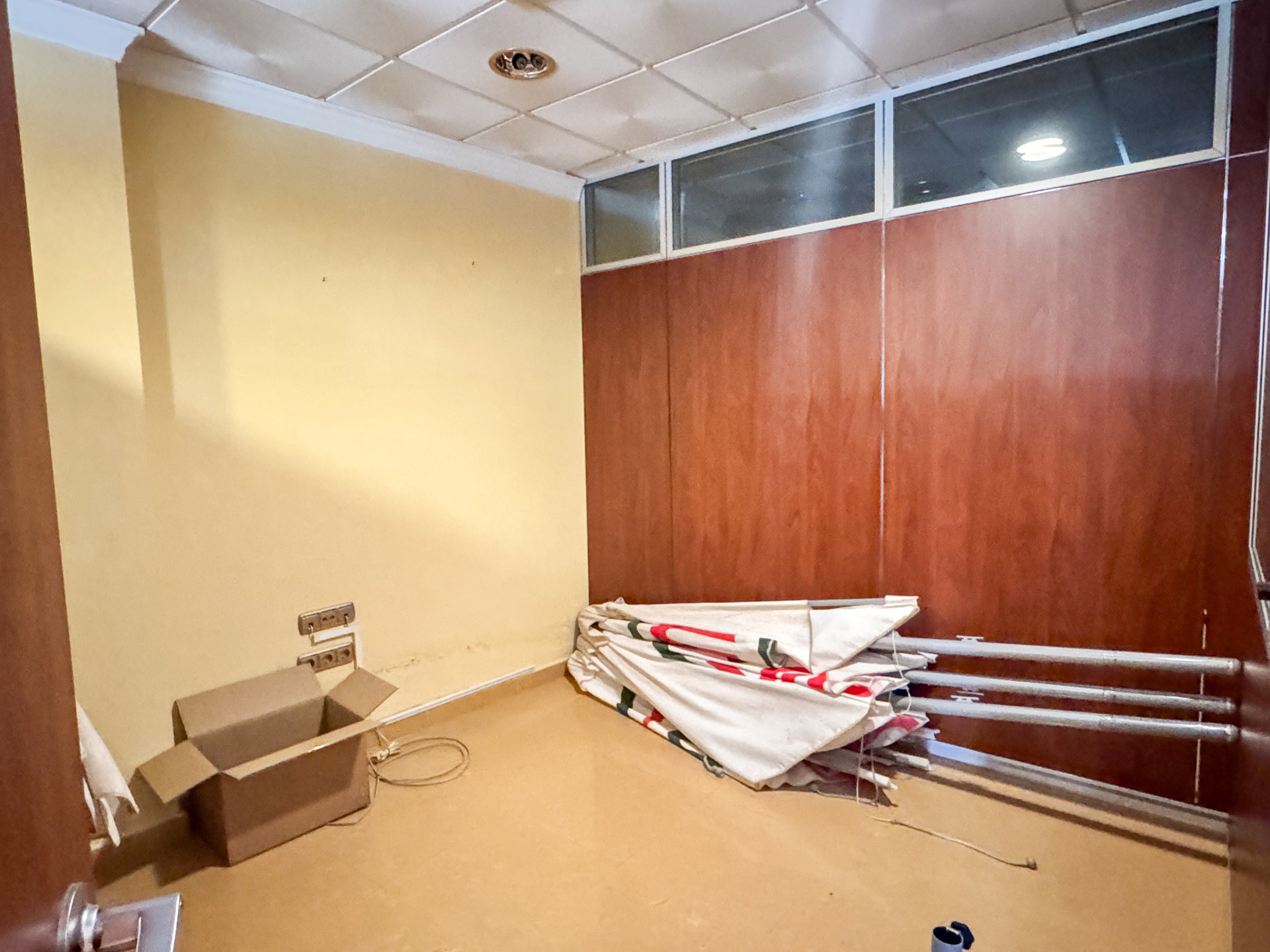 Local con piscina en Málaga – Foto 8