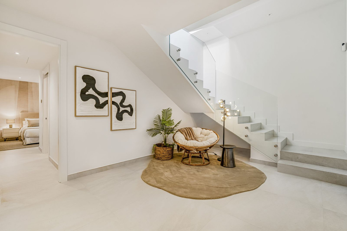 6 Bedroom Villa in Marbella - Photo 28