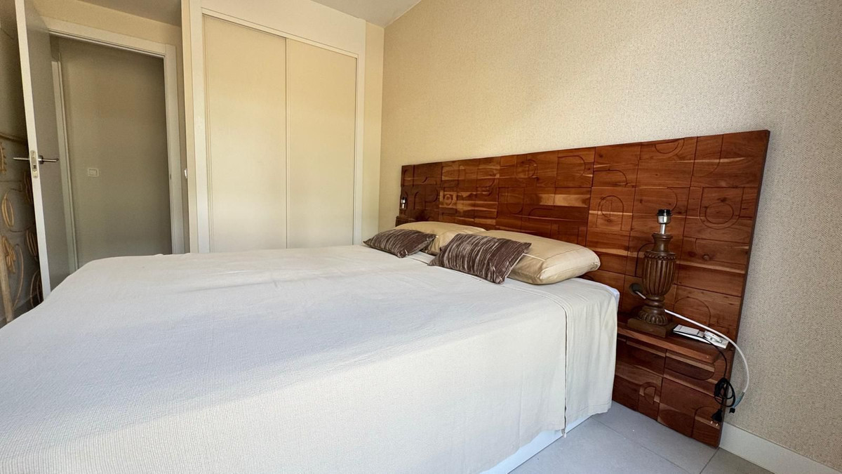 3 Bedroom Apartment in Estepona - Photo 18