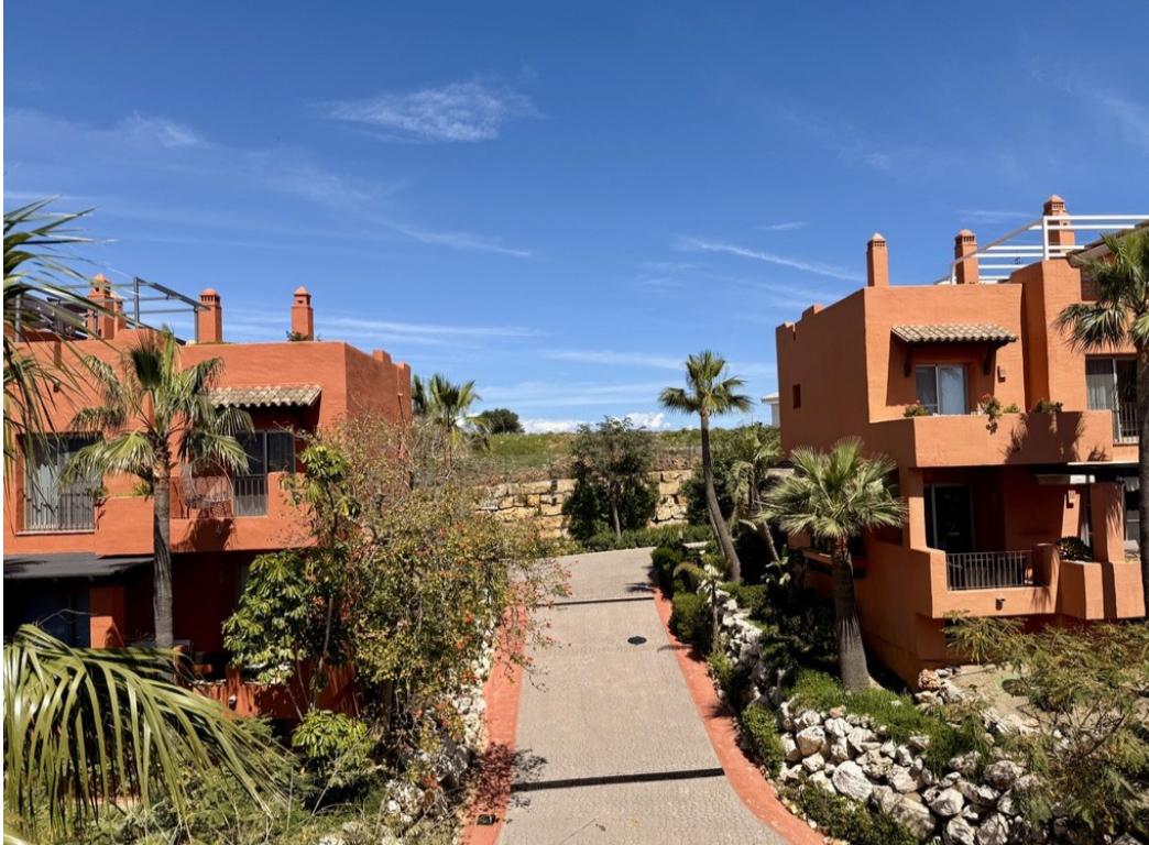 Chalet de 3 dormitorios con piscina en Málaga – Foto 11