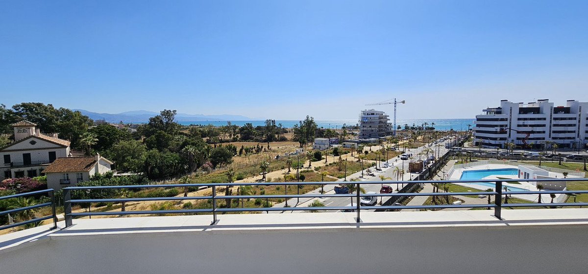 4 Bedroom Penthouse in Torremolinos - Photo 2