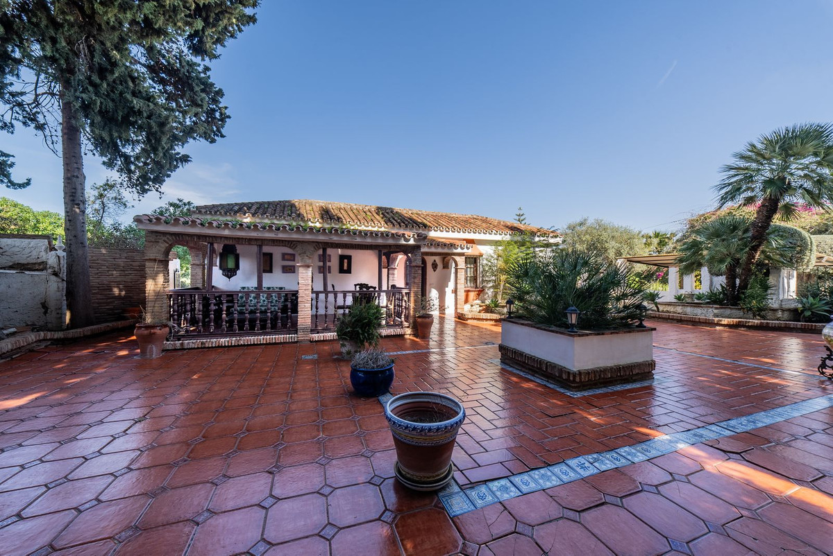 5 Bedroom Villa in Alhaurín de la Torre - Photo 12