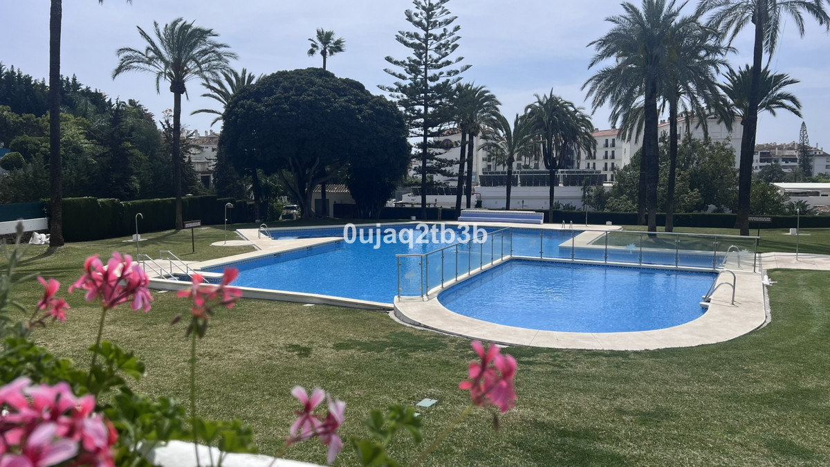 4 Bedroom Apartment in Marbella - Photo 45