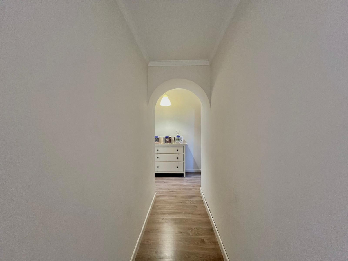 6 Bedroom Villa in Estepona - Photo 12