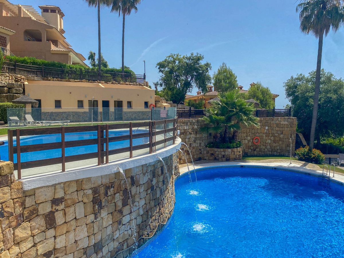 2 Bedroom Apartment in Marbella - Photo 2