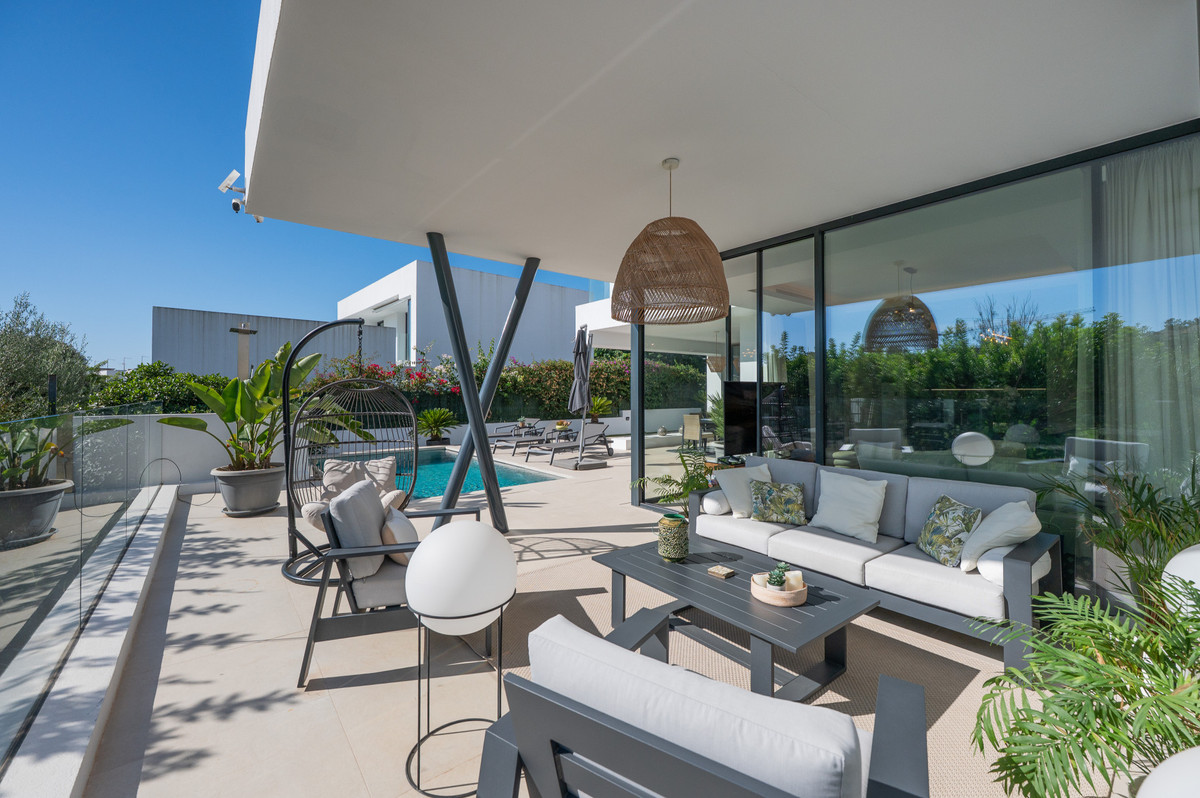 5 Bedroom Villa in Estepona - Photo 5