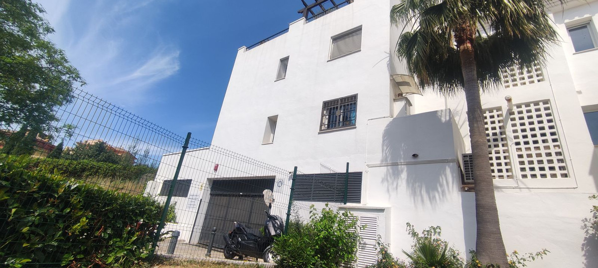 2 Bedroom Apartment in Marbella - Photo 26