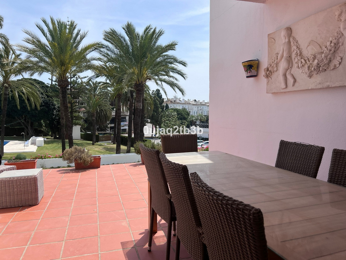 4 Bedroom Apartment in Marbella - Photo 22