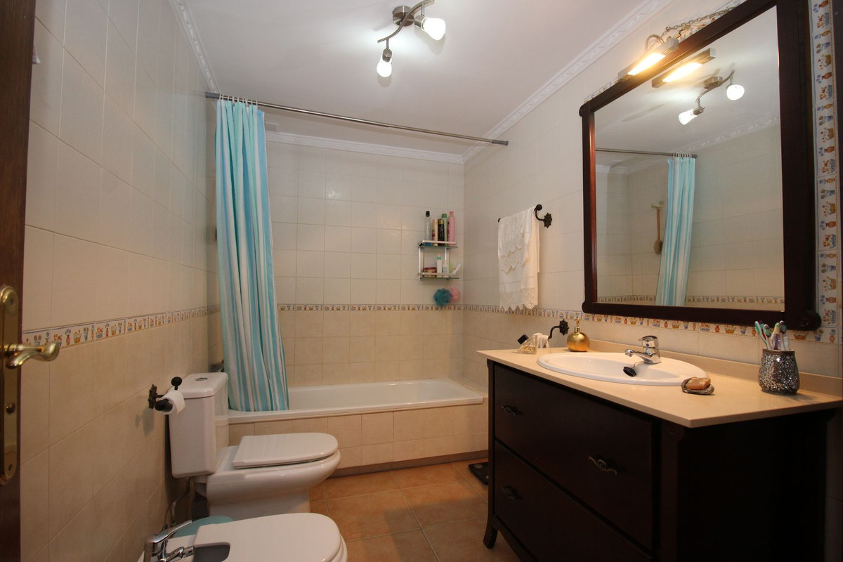 4 Bedroom Townhouse in Coín - Foto 23