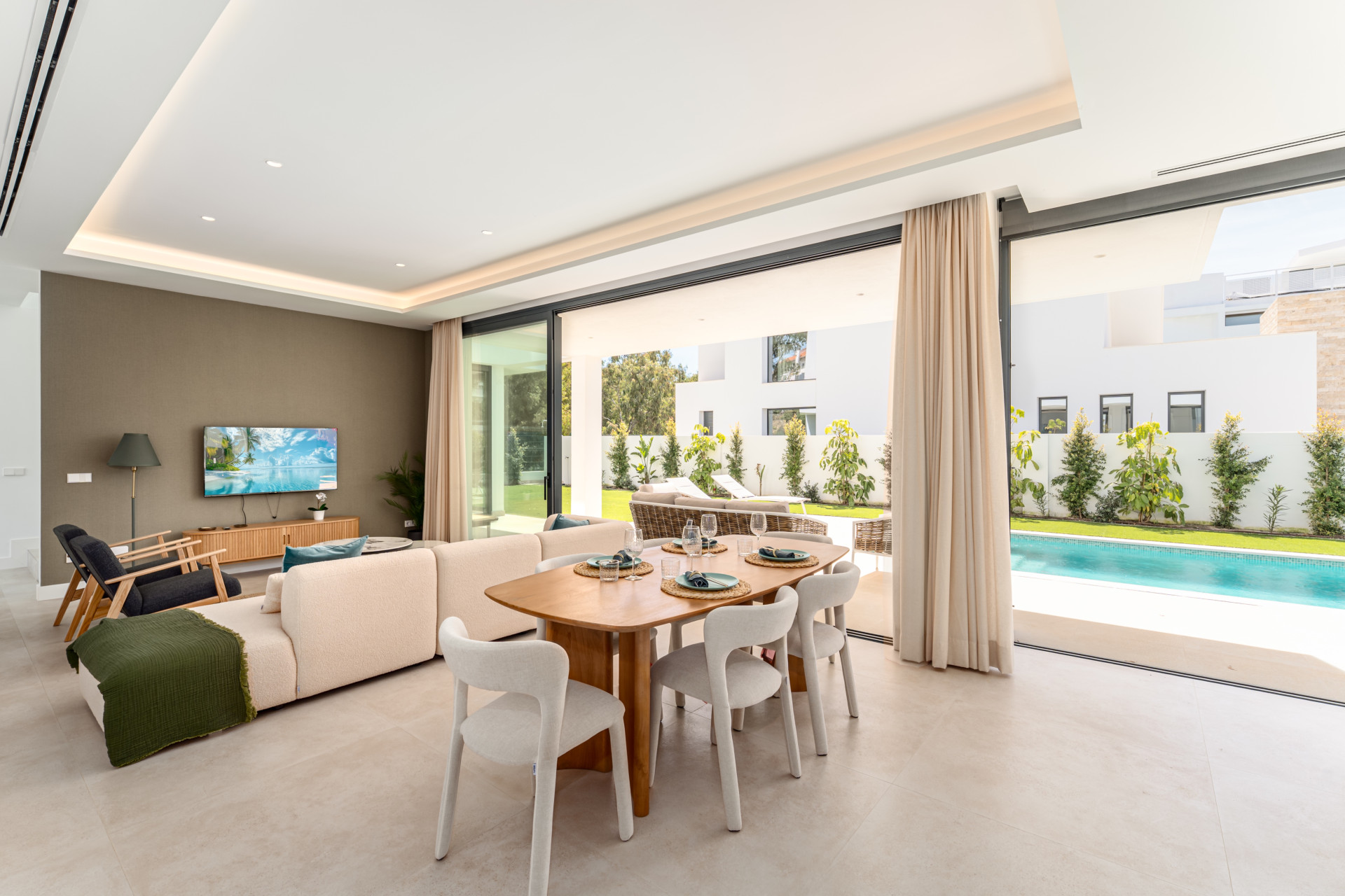 5 Bedroom Villa in Estepona - Photo 3