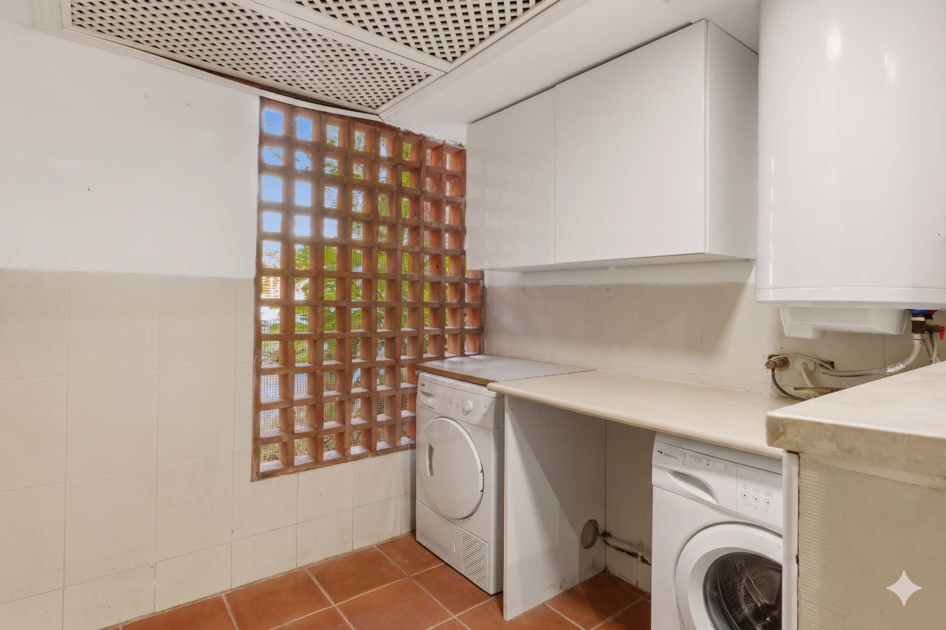 2 Bedroom Apartment in Estepona - Photo 18