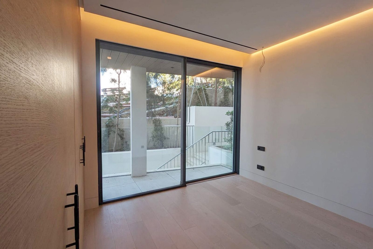 3 Bedroom Apartment in Estepona - Photo 20
