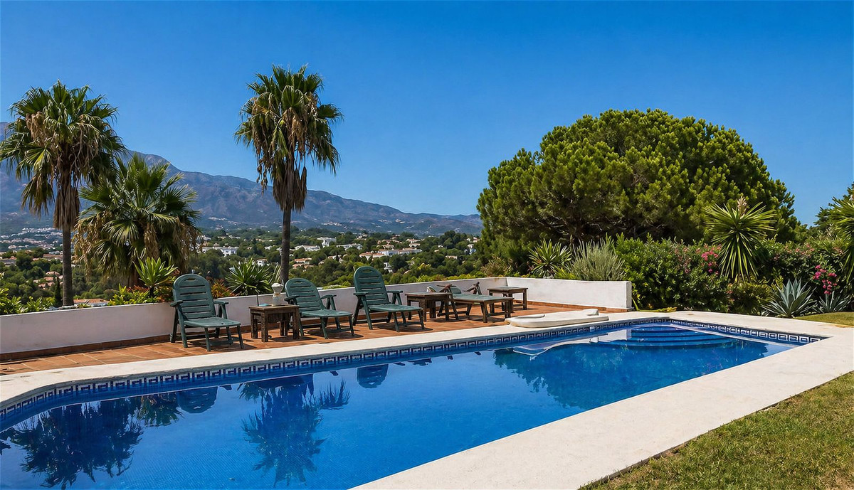 5 Bedroom Villa in Marbella - Photo 3