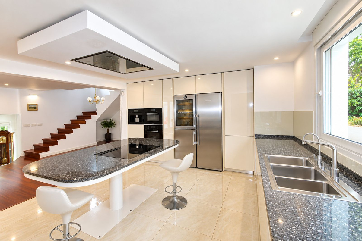 3 Bedroom Villa in Marbella - Photo 8