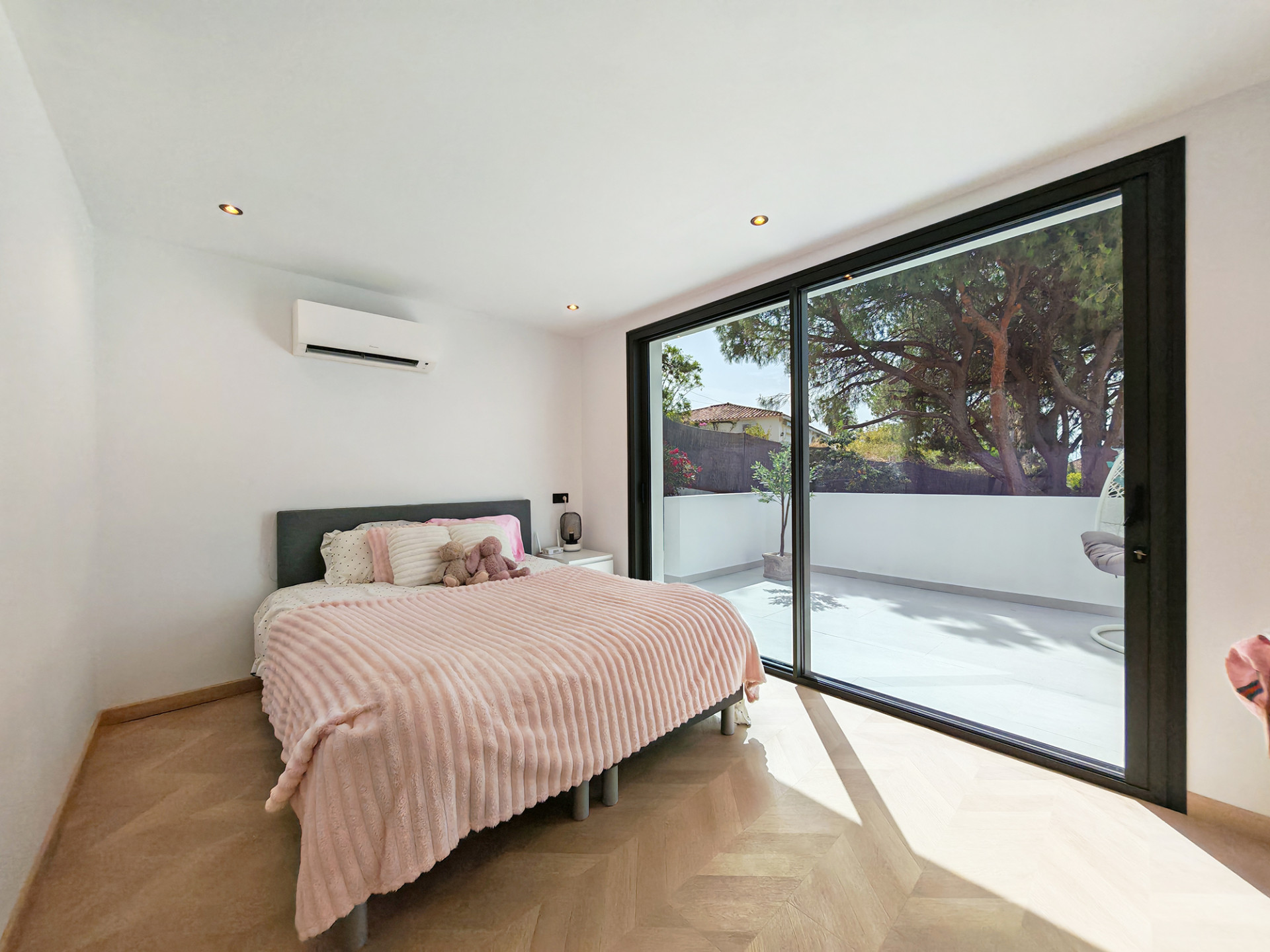 8 Bedroom Villa in Marbella - Photo 14