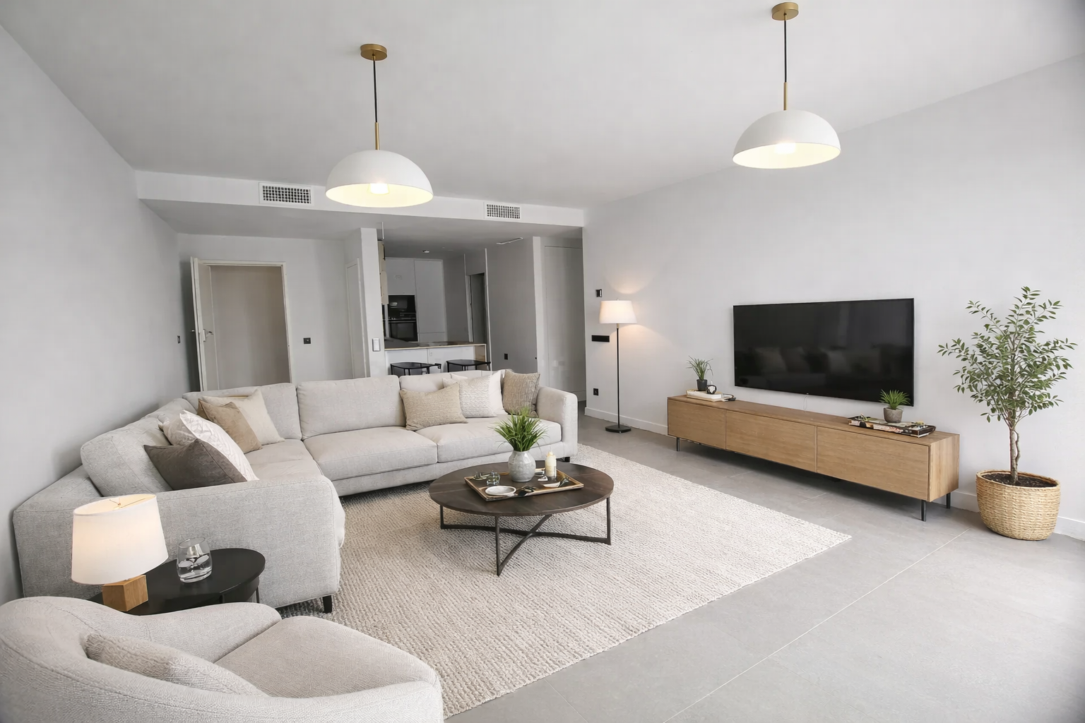 2 Bedroom Apartment in Marbella - Photo 4