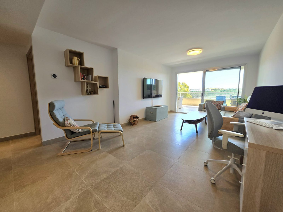 2 Bedroom Apartment in Estepona - Photo 12