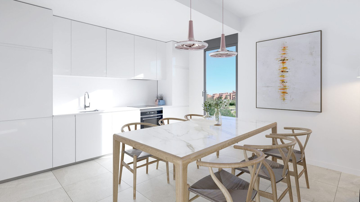 2 Bedroom Penthouse in Estepona - Photo 4