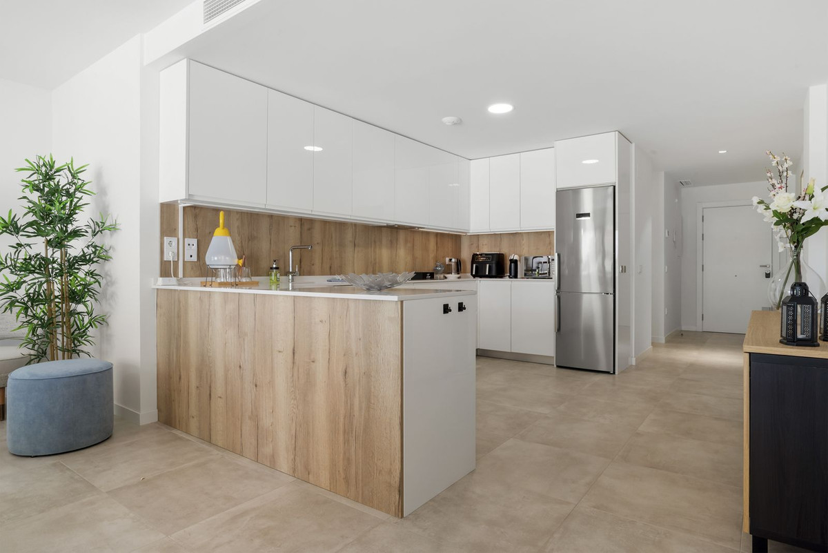 3 Bedroom Apartment in Estepona - Photo 10