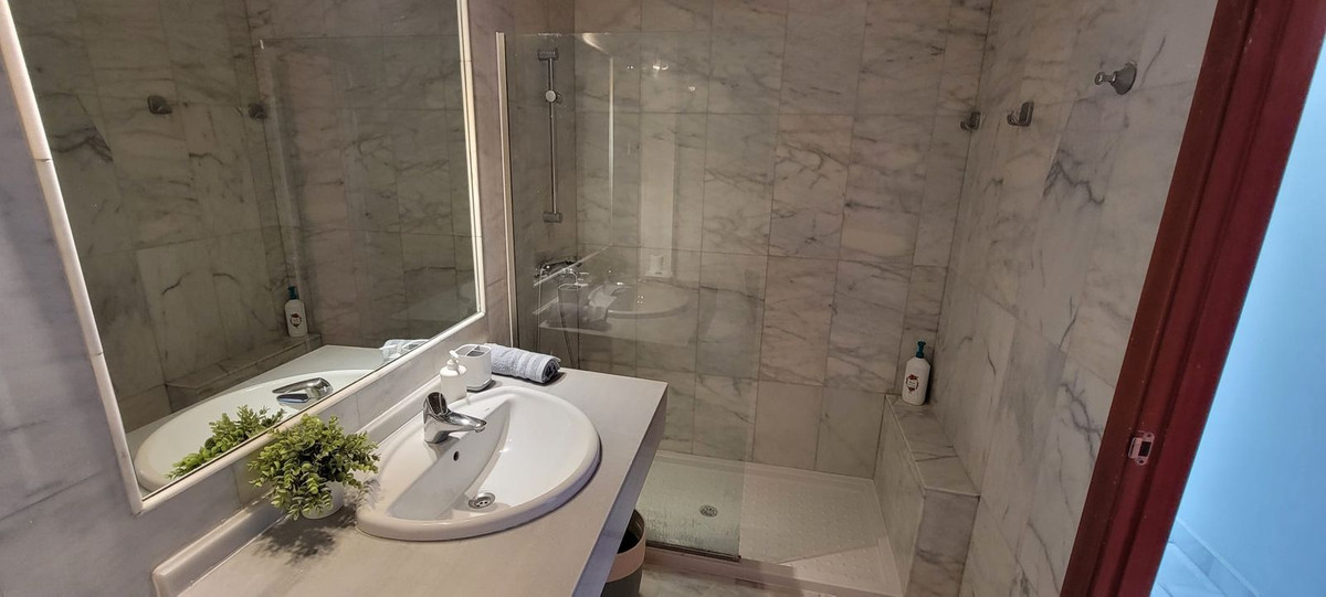1 Bedroom Apartment in Benahavís - Photo 11
