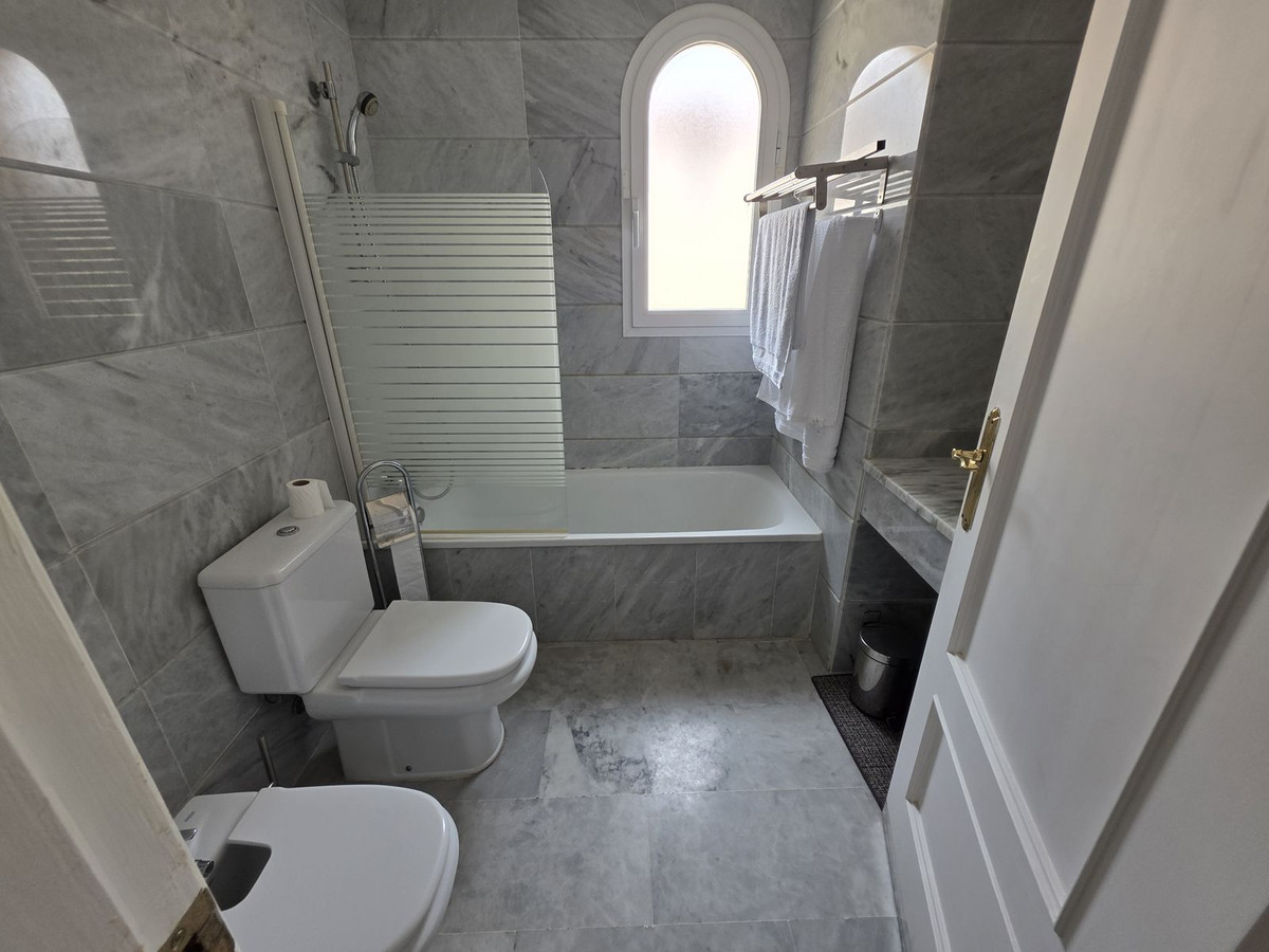 3 Bedroom Villa in San Pedro de Alcántara - Photo 14
