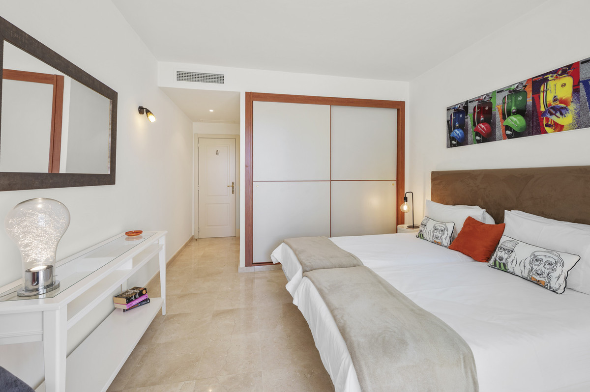 3 Bedroom Apartment in Benahavís - Photo 22