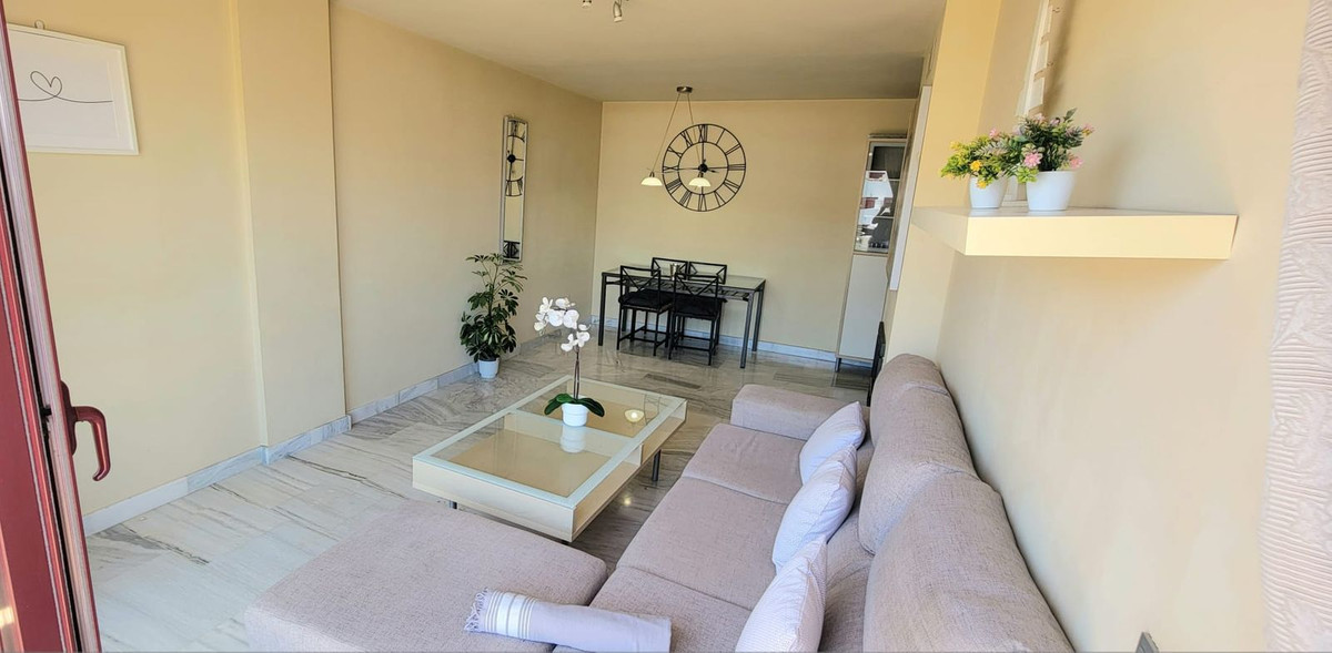 1 Bedroom Apartment in Benahavís - Photo 7