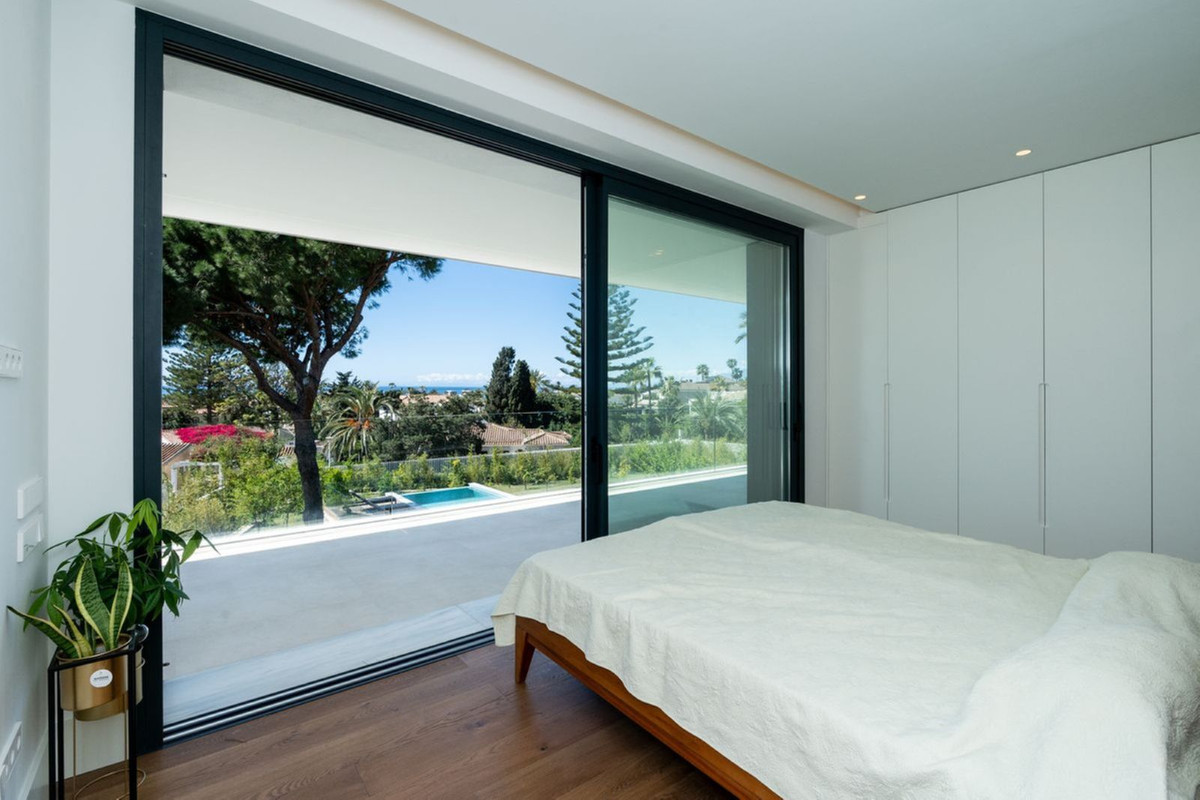 6 Bedroom Villa in Marbella - Photo 25