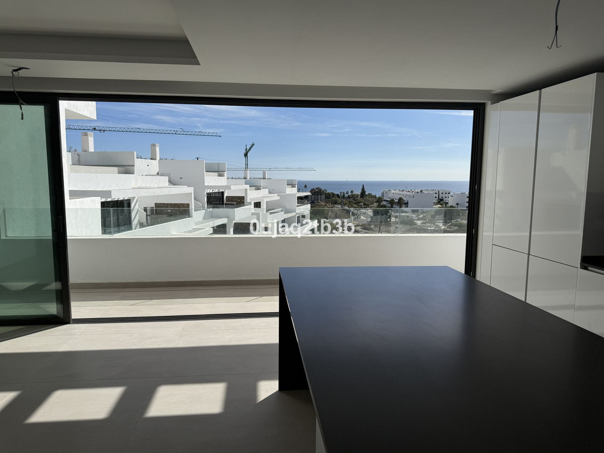 2 Bedroom Penthouse in Estepona - Photo 6