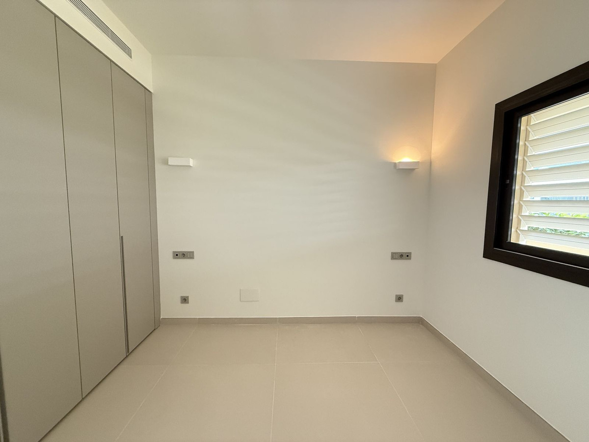 3 Bedroom Apartment in Benalmádena - Photo 23