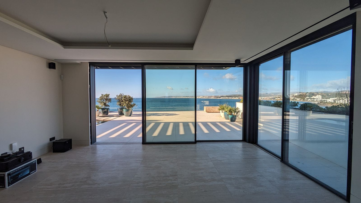 3 Bedroom Penthouse in Estepona - Photo 12