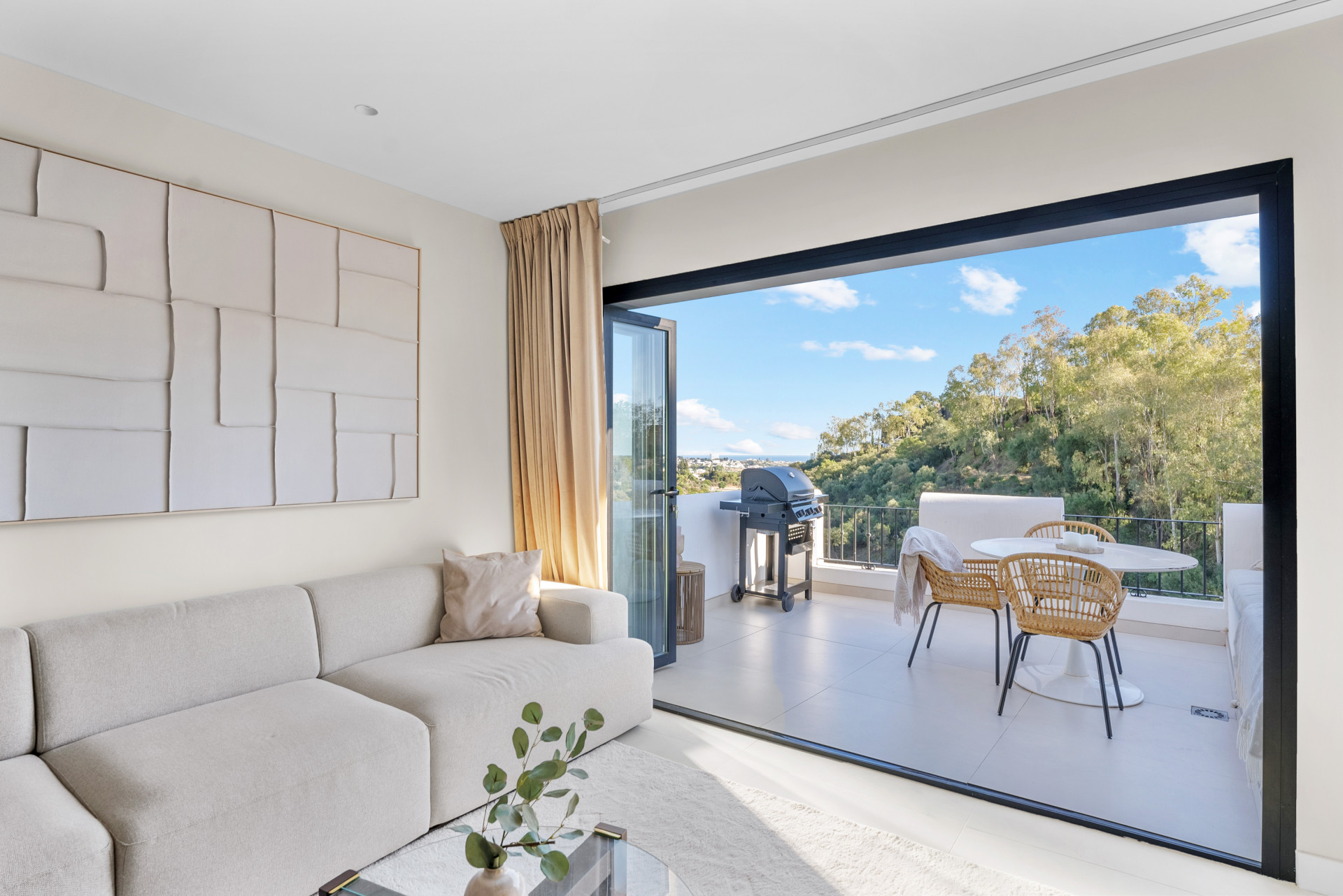 3 Bedroom Apartment in Benahavís - Photo 4