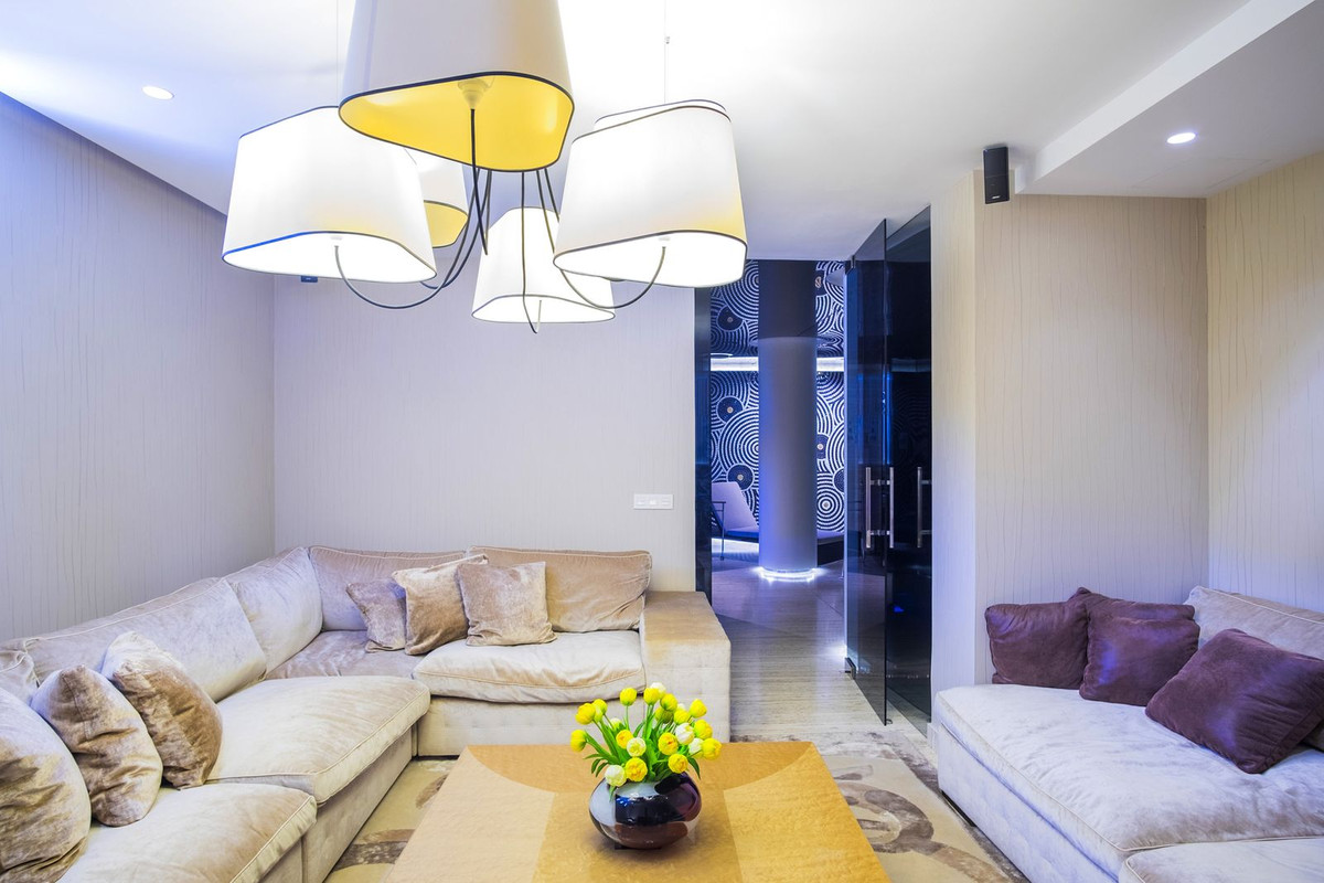 7 Bedroom Villa in Marbella - Photo 21