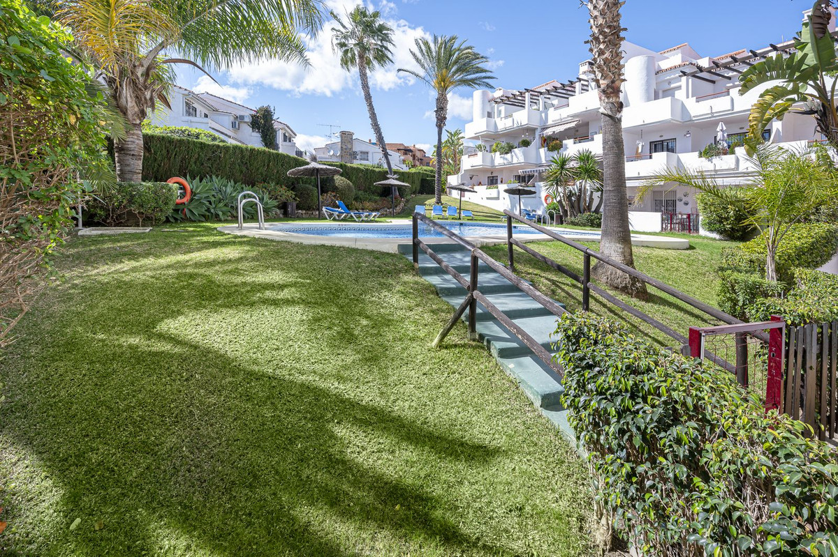 2 Bedroom Apartment in Estepona - Photo 15